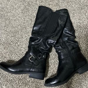 Very comfortable black full heal inner zipper boots